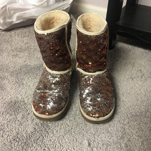 UGGS - Picture 2 of 4
